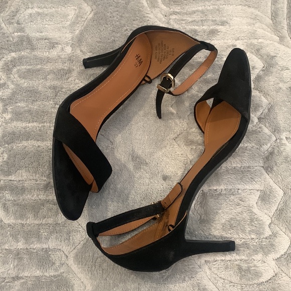 H&M Black Stilettos 👠 *FIXED PRICE* - Picture 5 of 6